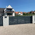 Lux Apartmanhaz Apartment *
