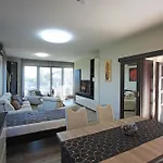 Apartment Lux Apartmanhaz *