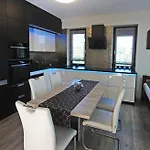 Lux Apartmanhaz * Paloznak