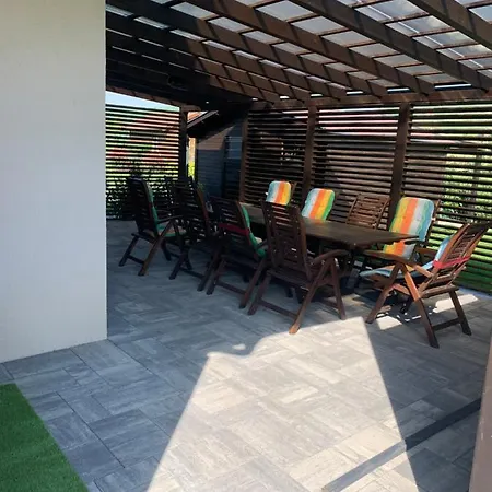 Lux Apartmanhaz 펄로즈너크