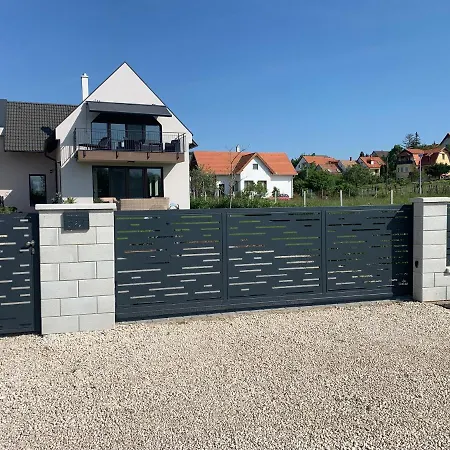 Lux Apartmanhaz 아파트 *