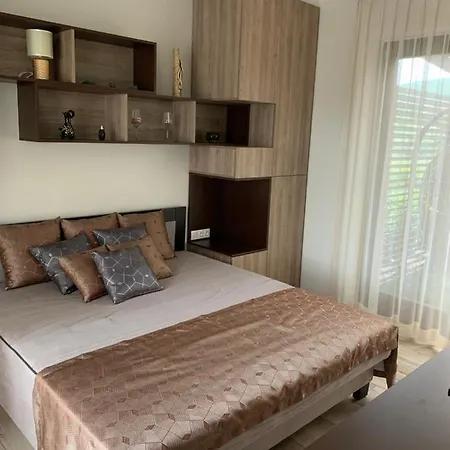Lux Apartmanhaz *