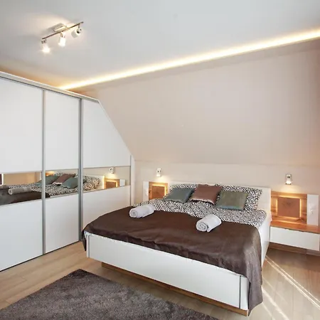 Lux Apartmanhaz 아파트 펄로즈너크