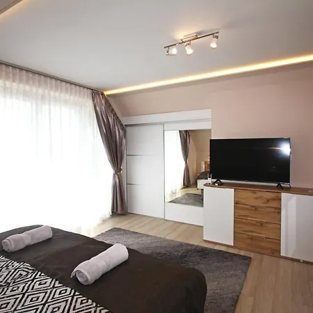 아파트 Lux Apartmanhaz *