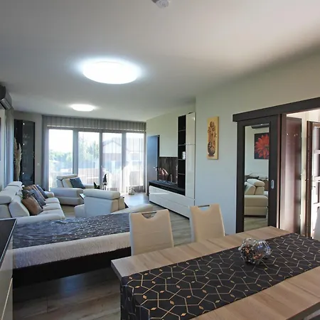 아파트 Lux Apartmanhaz *