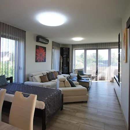 아파트 Lux Apartmanhaz 펄로즈너크