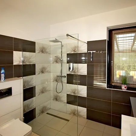 Lux Apartmanhaz *